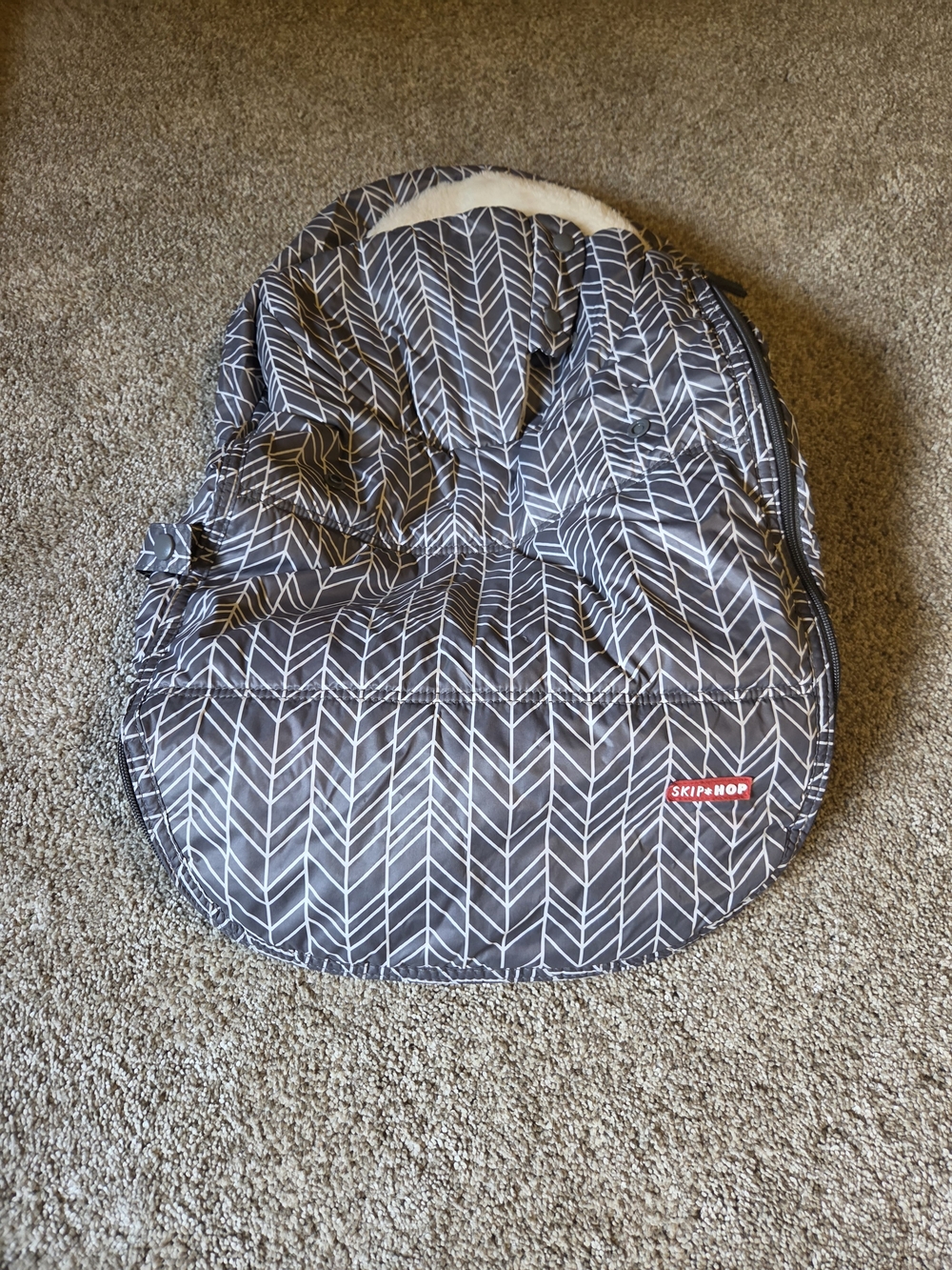 Skip Hop Gray Chevron Ingant Car Seat Cover
